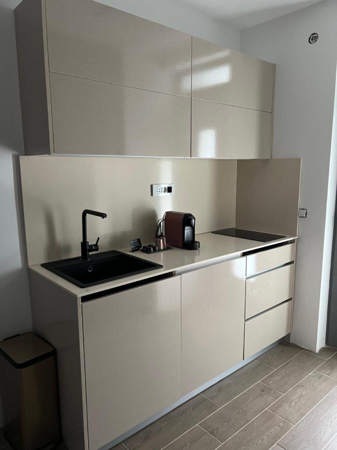 Madamik Apartments Bijela Eksteriør bilde