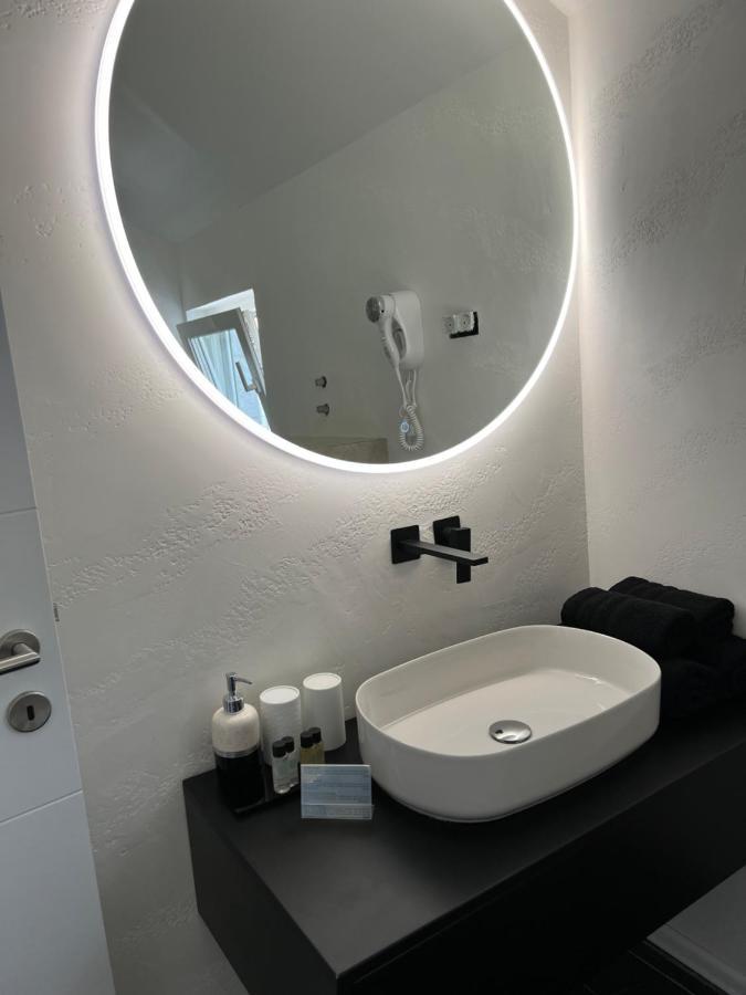 Madamik Apartments Bijela Eksteriør bilde